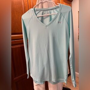 Under Armour fitted heatgear women’s pullover v neck long sleeve top size Small